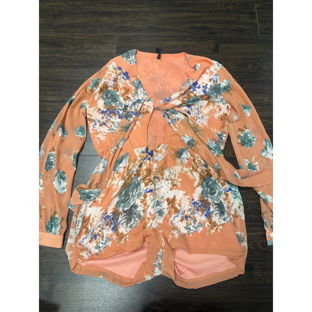 San Joy Peach Floral Long Sleeve Tie-Front Romper Cutout Shorts Size‎ Medium